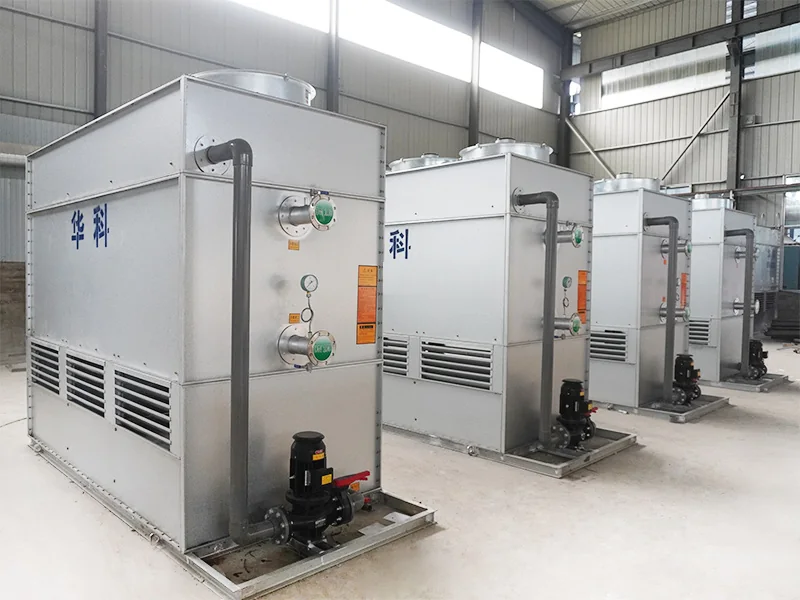 Closed cooling towers with circulating pumps